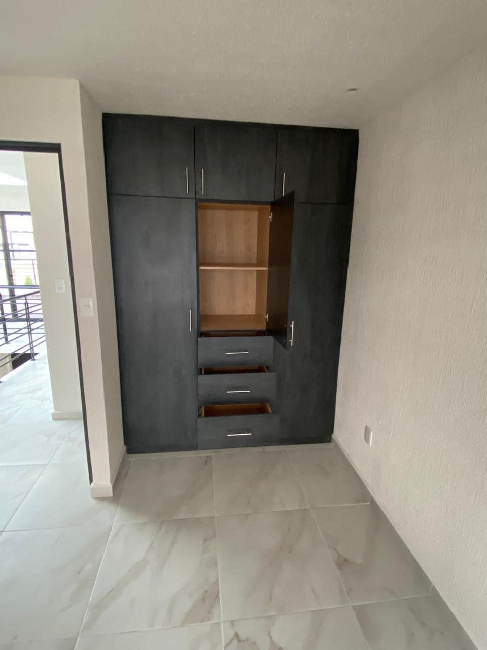 Closet Basico "Xanthe" Puertas abatibles