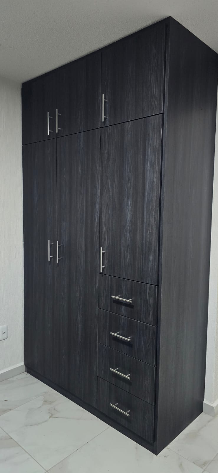 Closet Anahuac