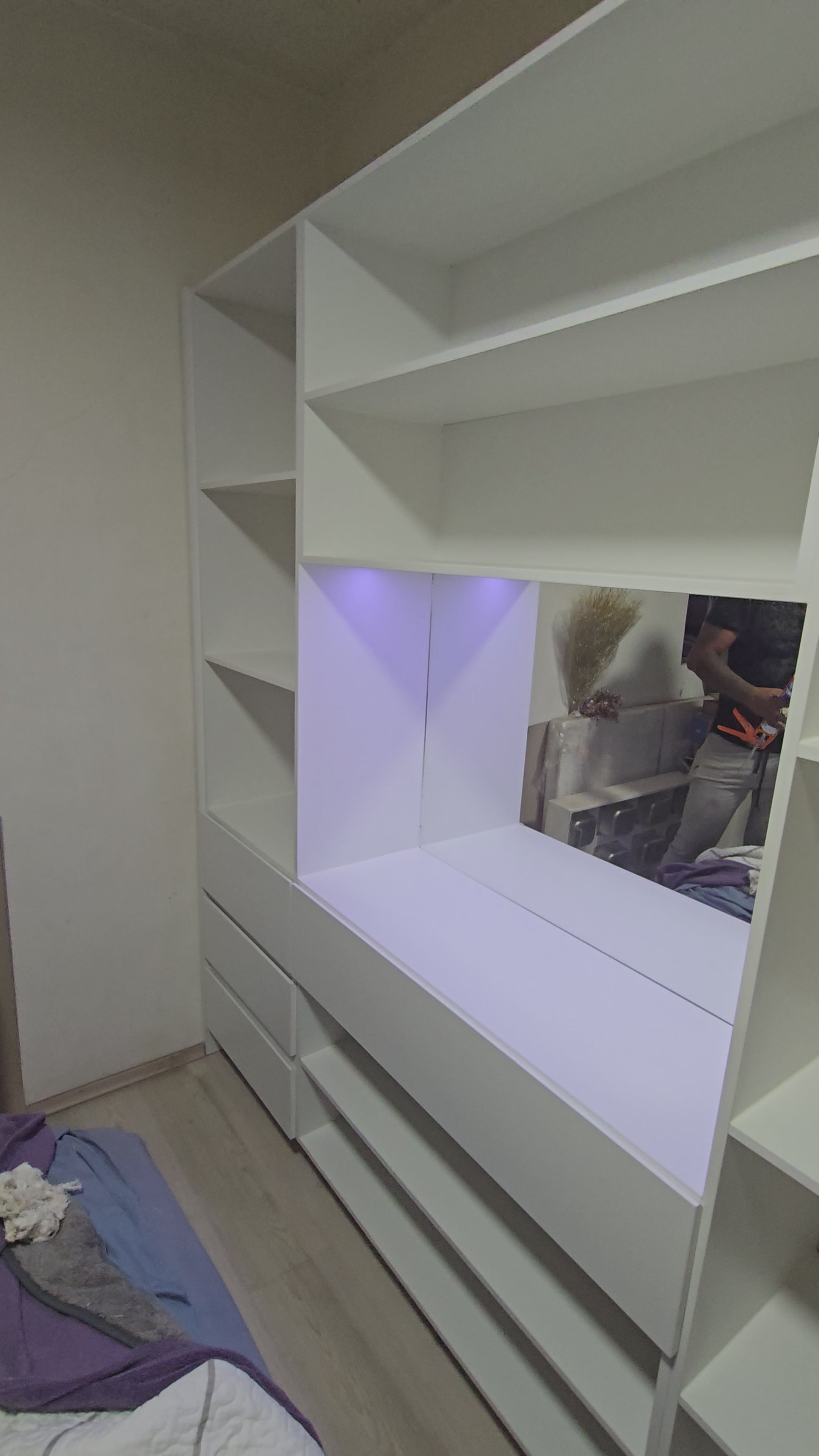 tocador multifuncional Aura LED con espejo